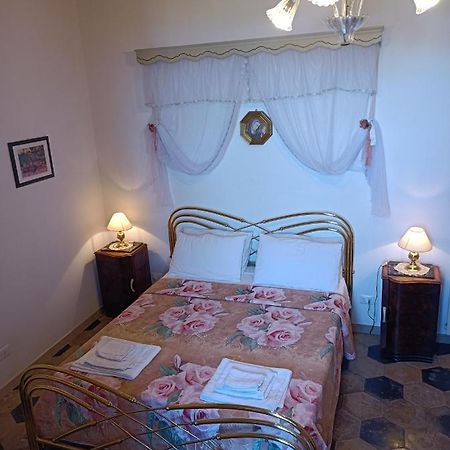 Angelina Antica Dimora Bed & Breakfast Terracina Bagian luar foto