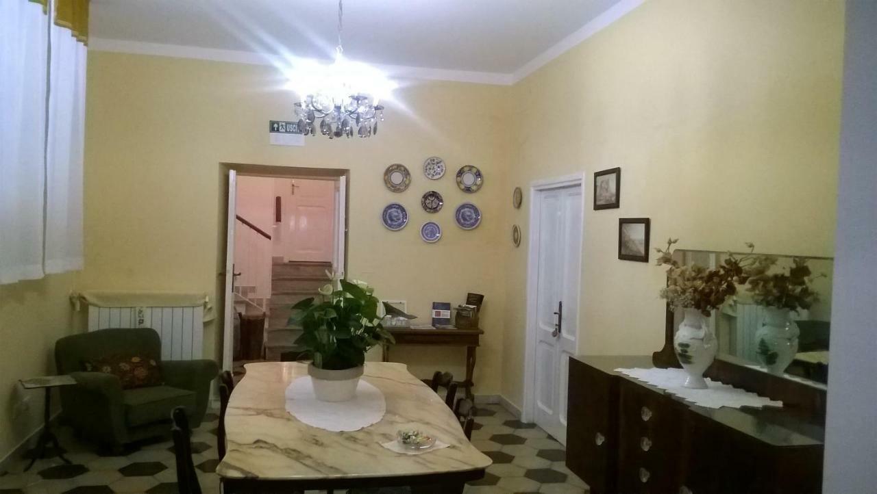 Angelina Antica Dimora Bed & Breakfast Terracina Bagian luar foto
